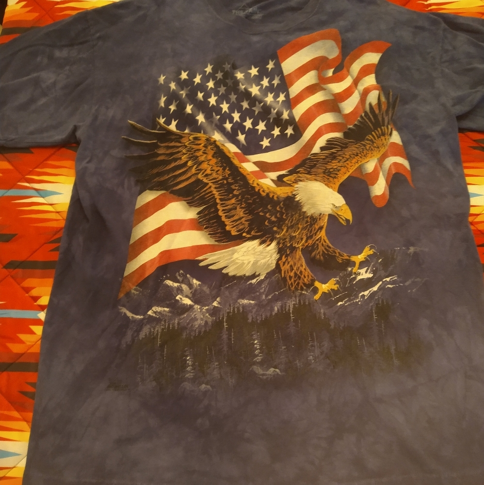 American eagle Tshirt by the mountains size xl